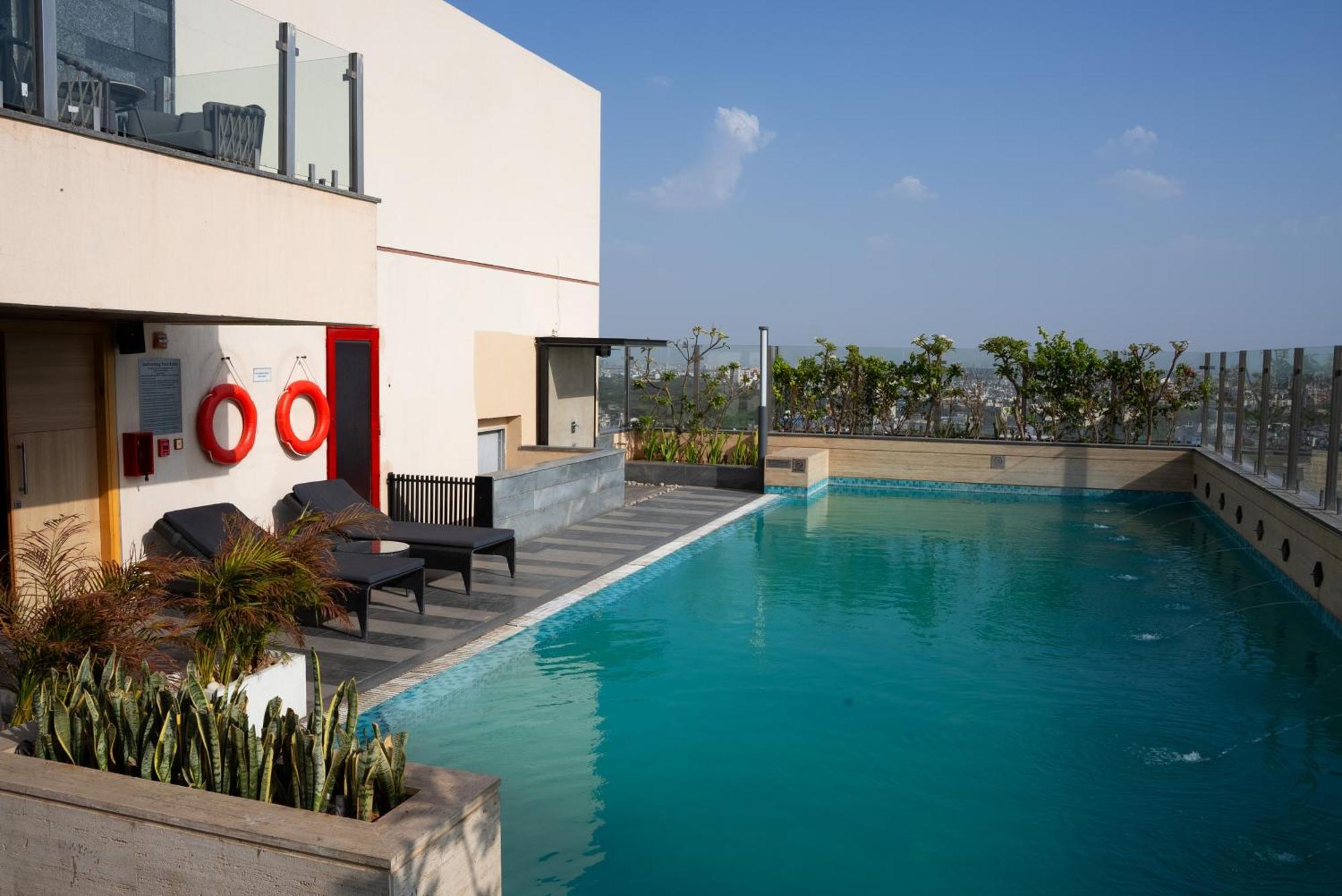 Hyatt Place Jaipur Malviya Nagar Ngoại thất bức ảnh Pool at the hotel